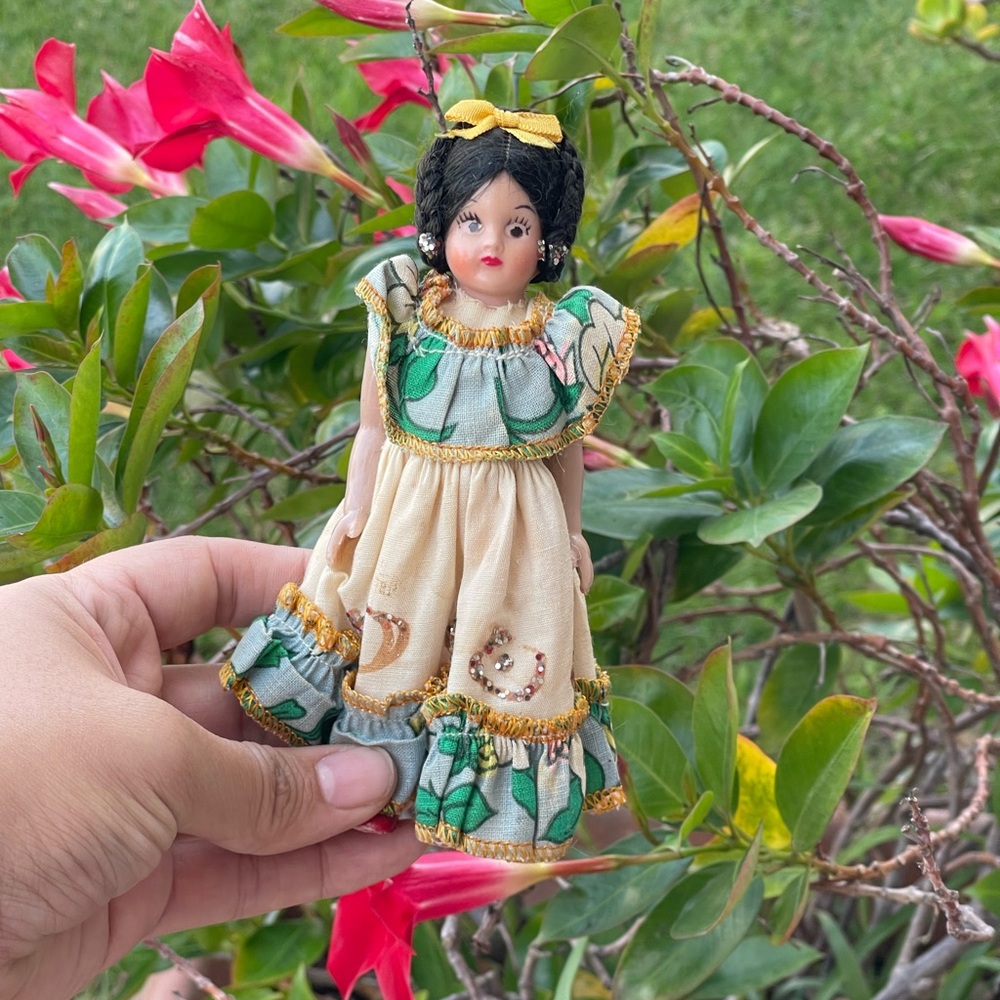 Vintage / Antique Mexican Folk Art Doll Hand Painted / Crafted Traditional Dress
